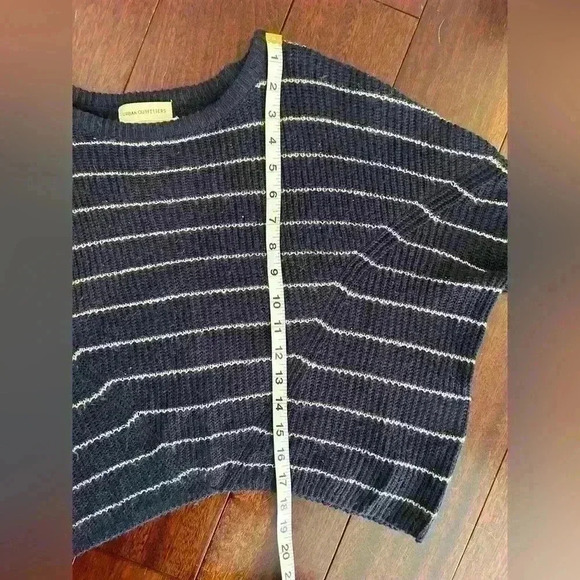 Urban Outfitters women’s cropped sweater size XS - Picture 5 of 6